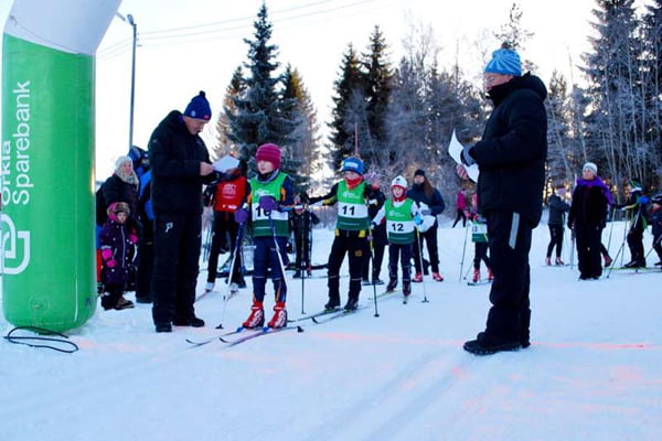 Bilde av starten på barneskirenn