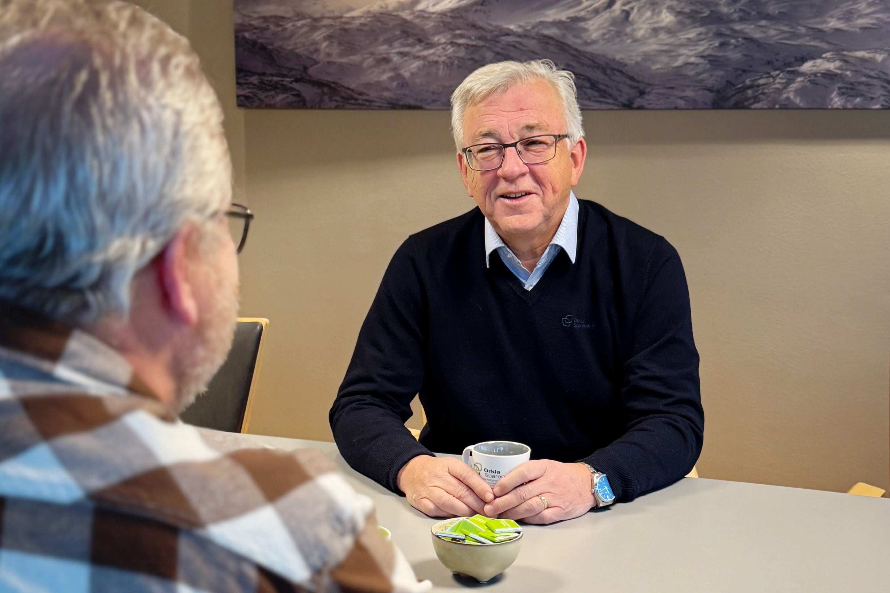 Arnt Ree, rådgiver i Orkla Sparebank i møte med en kunde
