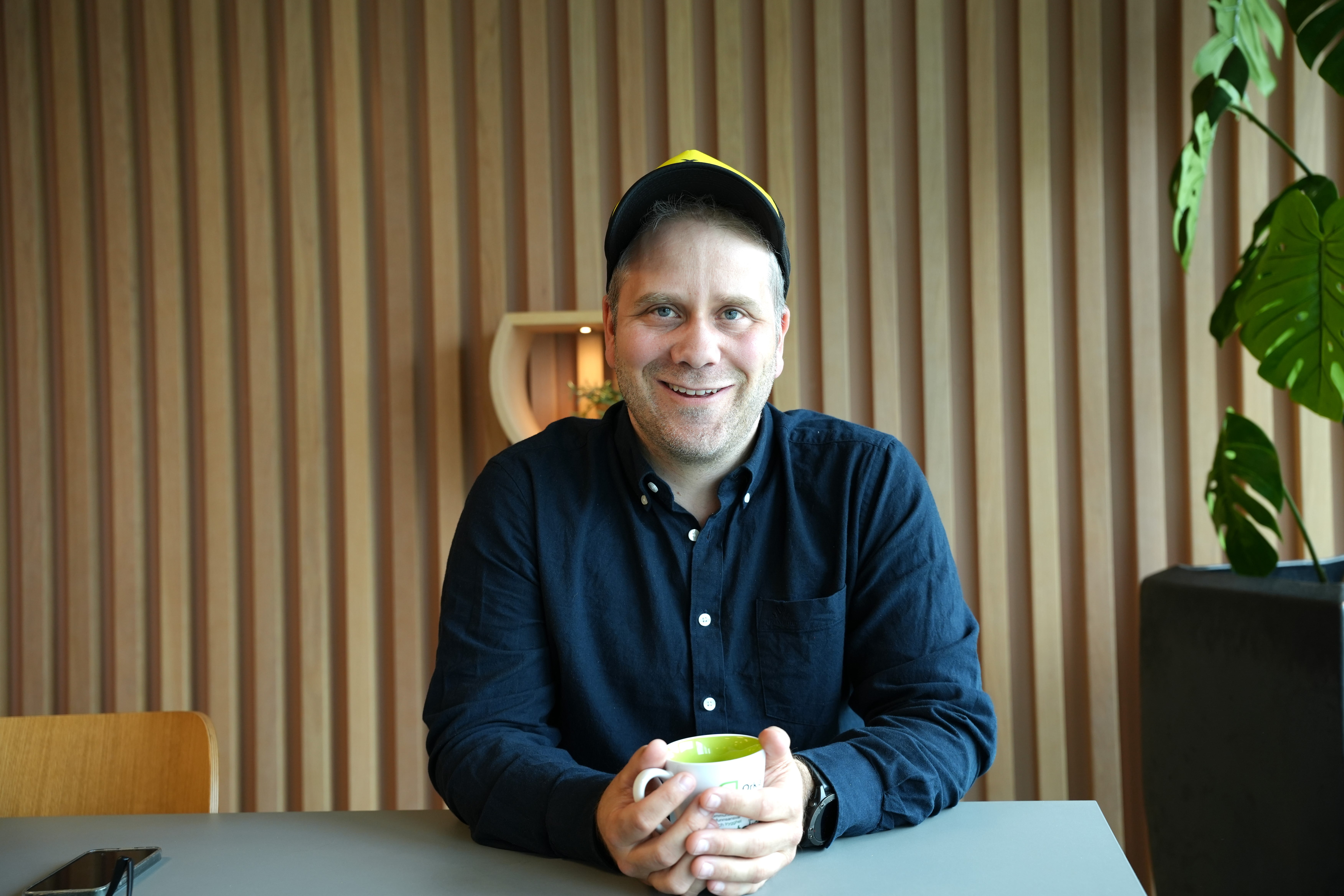 Terje Sørløkk i kantina ved Orkla Sparebank avdeling Meldal. 